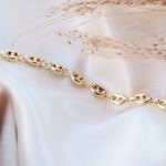 colar_choker_elos_ovais_grandes_com_dois_furinhos_folheado_ouro_18k_15631_3_d3d88aa54cdcf6d1ae87caecc8ca9df2
