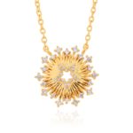 colar_redondo_detalhes_riscados_folheado_ouro_18k_com_uma_estrela_e_micro_zirconia_nas_laterais_12269_1_02cc0b868972c02dc7abb4c30eff3db2
