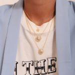 colar_redondo_detalhes_riscados_folheado_ouro_18k_com_uma_estrela_e_micro_zirconia_nas_laterais_12269_2_960152752e0c5f3dfdbe7e2849ed4982
